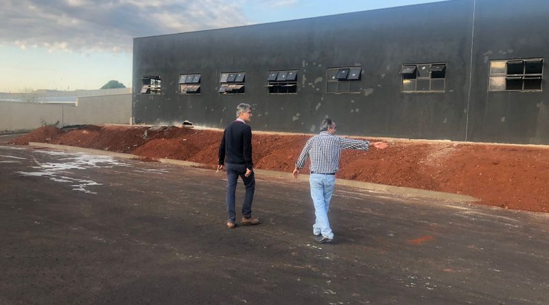 JATAÍ: Prefeito Humberto Machado visita obras da nova sede da CPE