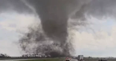 Morador registra tornado gigante em estrada dos EUA